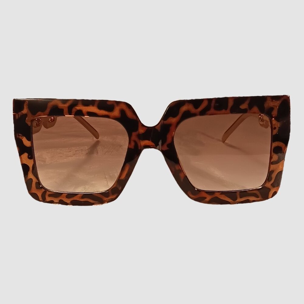 Gold Accent Chunky Leopard Print Sunglasses
